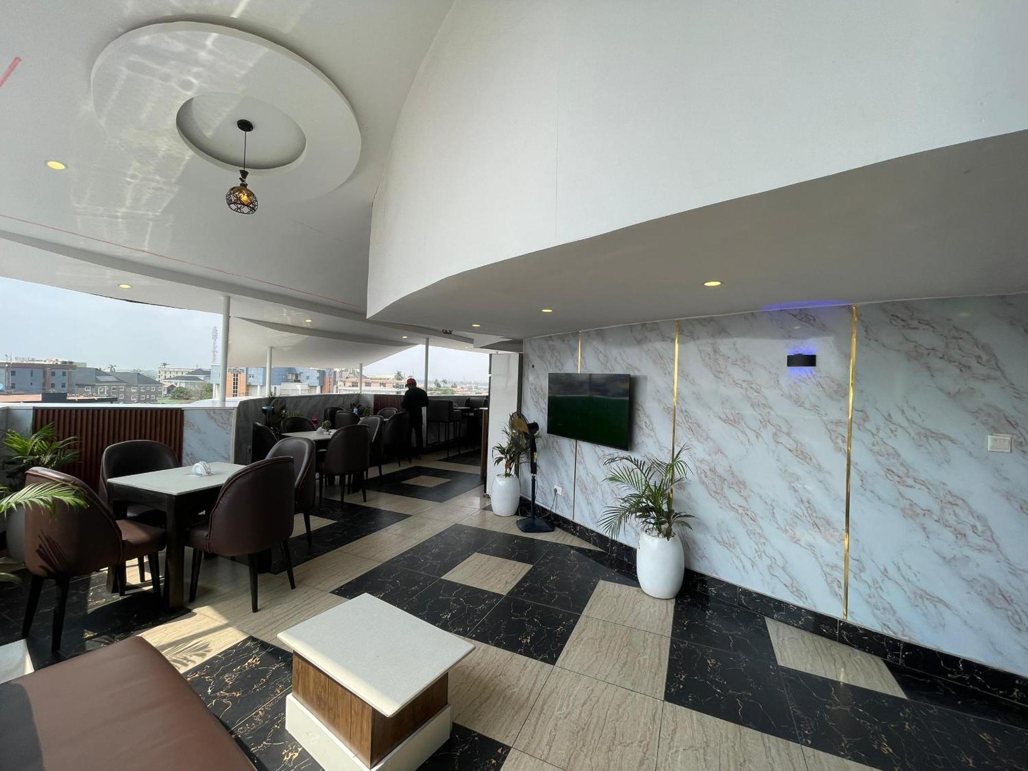 Presken At International Airport Road Hotel