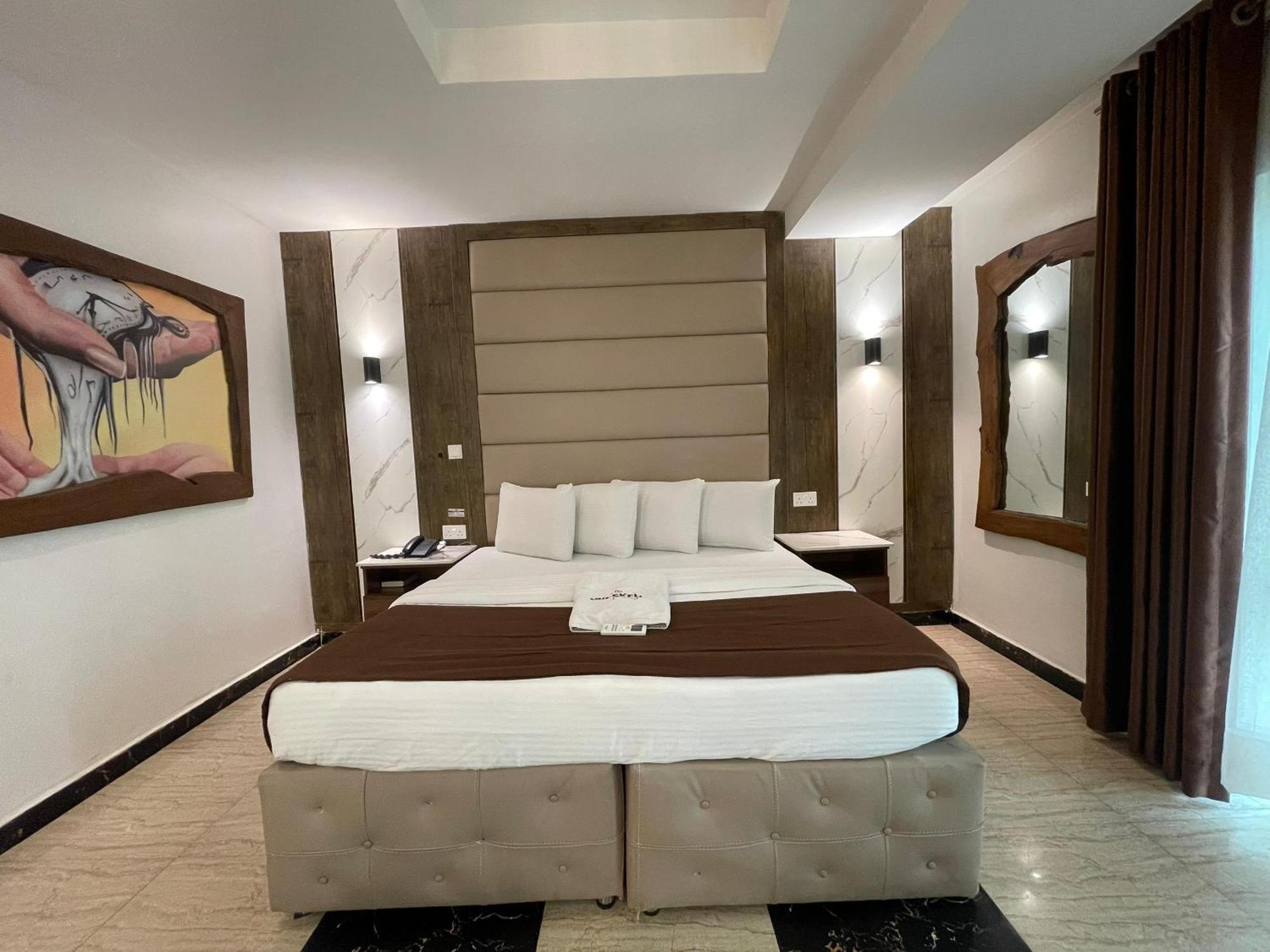 Presken At International Airport Road 3*